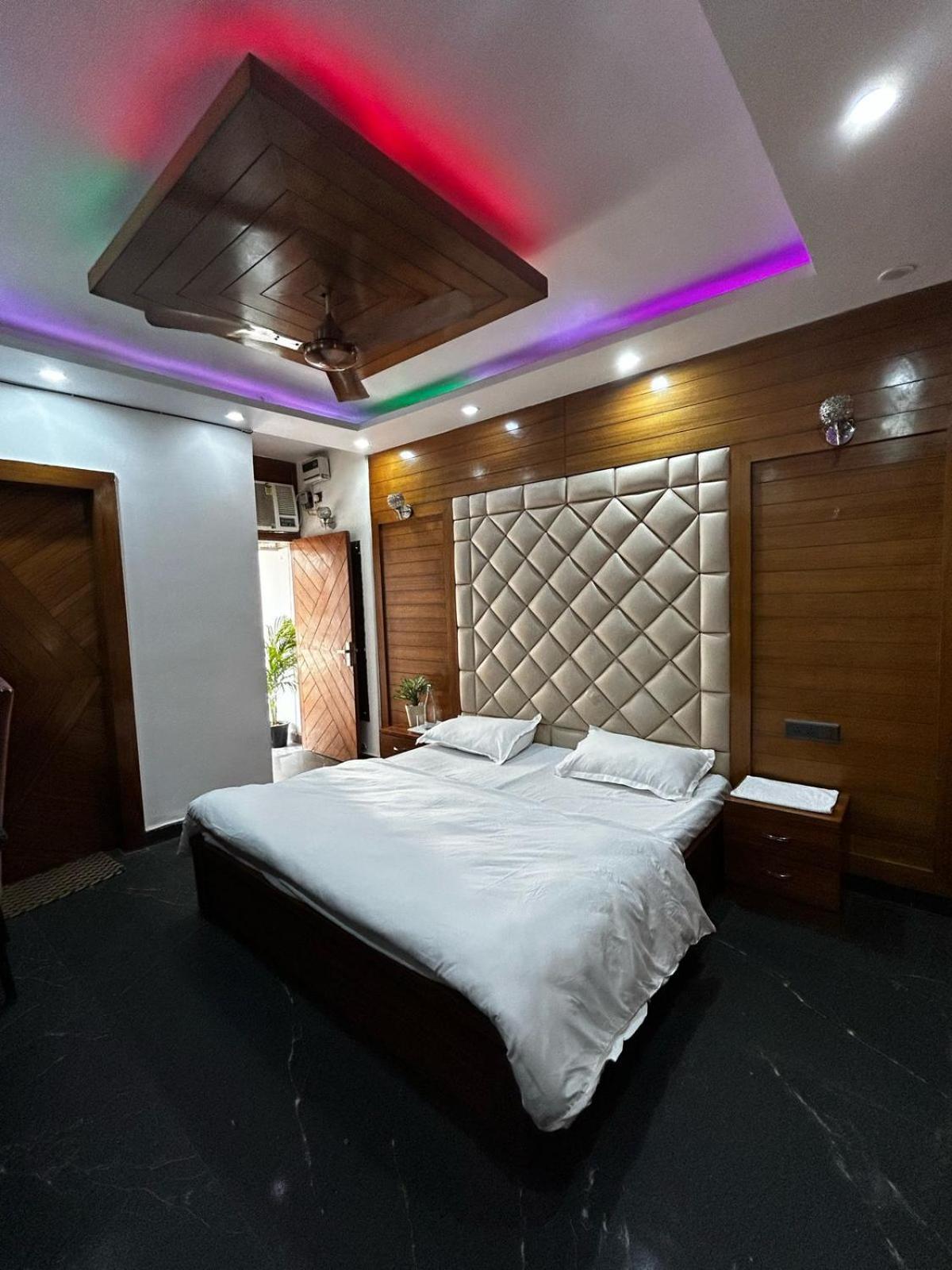Homestay Kutir-greater Kailash-1 South Delhi